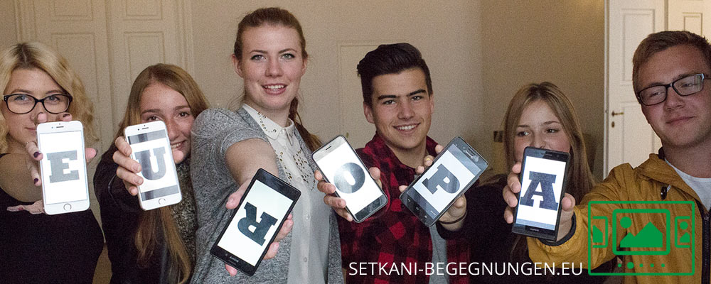 das slideshow-Fenster für 'setkani-begegnungen.eu' anzeigen ...
Edmund Stern und Herbert Pöhnl :: Setkáni - Begegnungen :: Ein Grenzen überwindendes Projekt